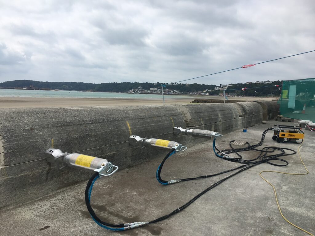 小型油圧式割岩機ダルダ
