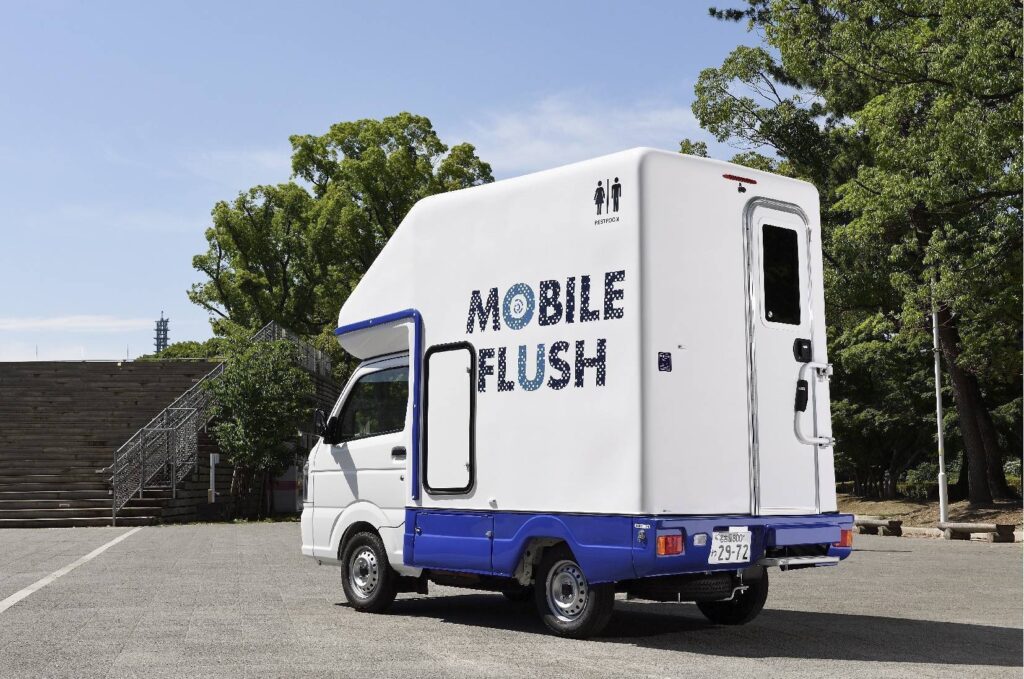 自走式水洗仮設快適トイレ「トイレカー」