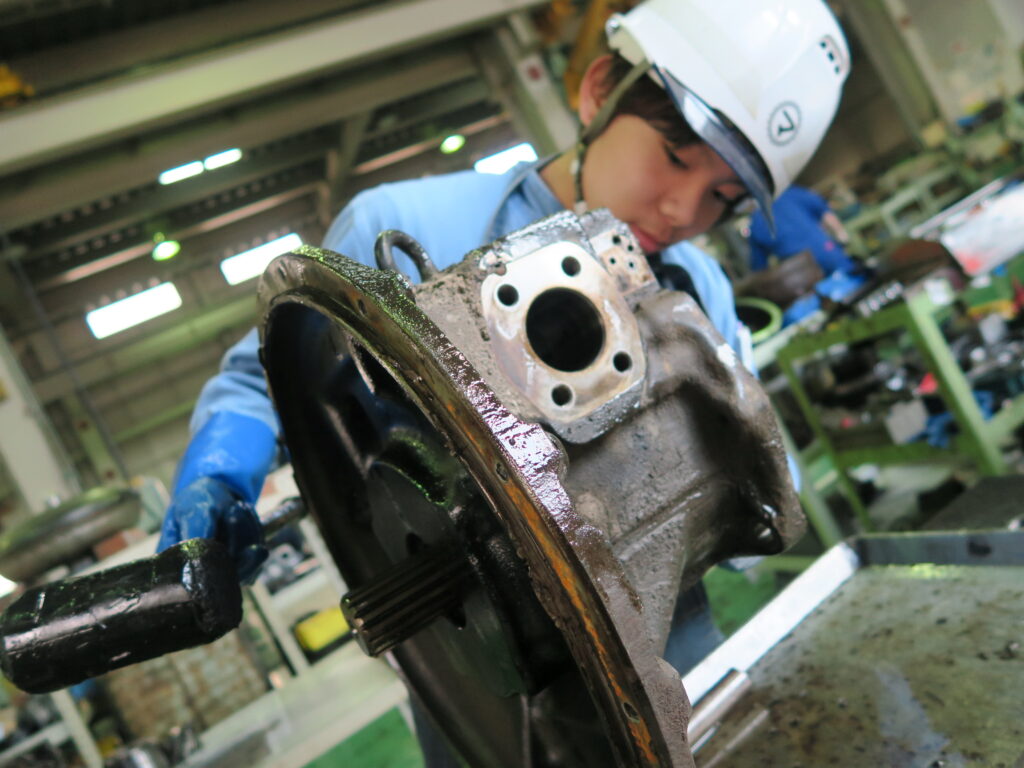 油圧機器整備（油圧ポンプ・油圧モーター・シリンダー・トランスミッション）
